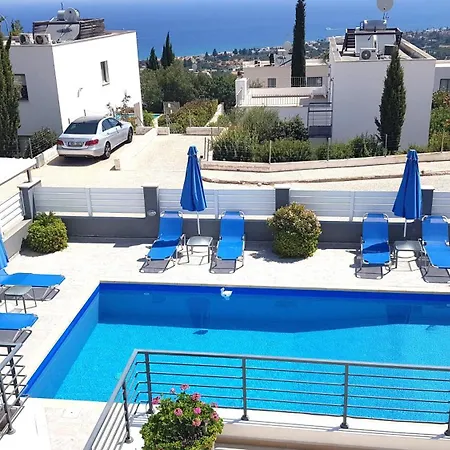Lenia's Sea View