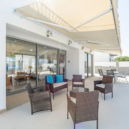 Lenia's Sea View Villa *